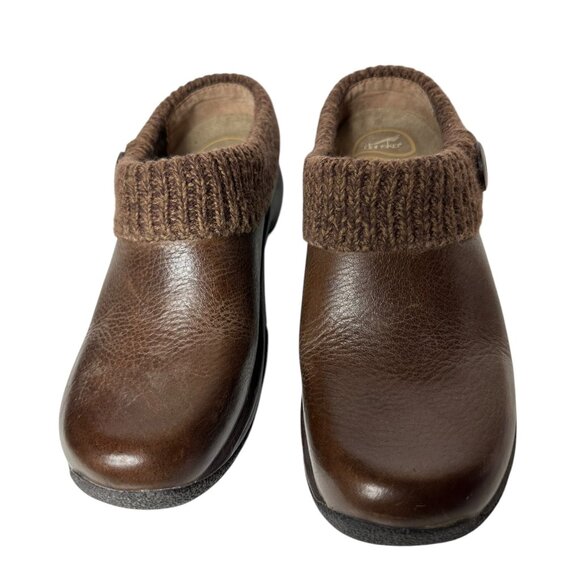 Dansko Kenzi Womens Size 39 Brown Leather Slip-On Clogs Knit Collar & Button - Picture 1 of 9